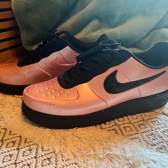 Awesome Men’s Nike size 10 sneakers - Picture 2 of 12